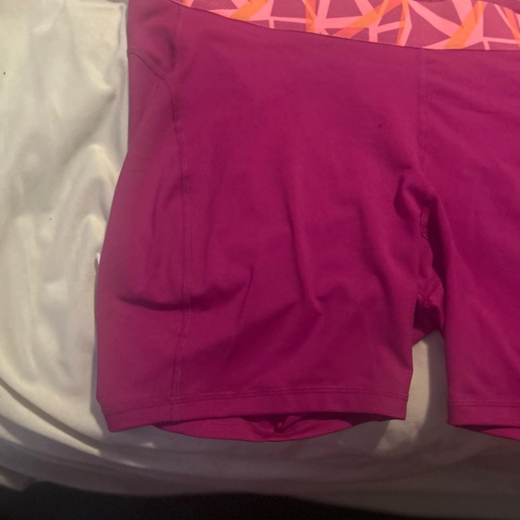 Old Navy Active XXL Pink Mid-Rise Fitted Athletic Shorts - Picture 3 of 6